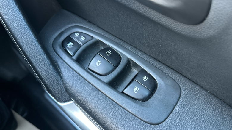 Renault Kadjar 1.2 TCE Signature S Nav 5dr Petrol Hatchback